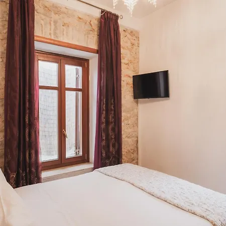 Tsopela Mansion Hotel *
