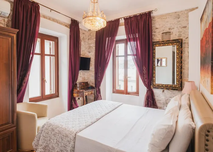 Tsopela Boutique Skiathos Town